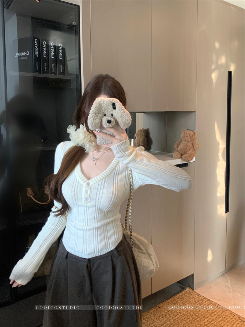 Women's V-Neck Knit Top Korean Style Slimming Fall Winter Pullover - Image 3