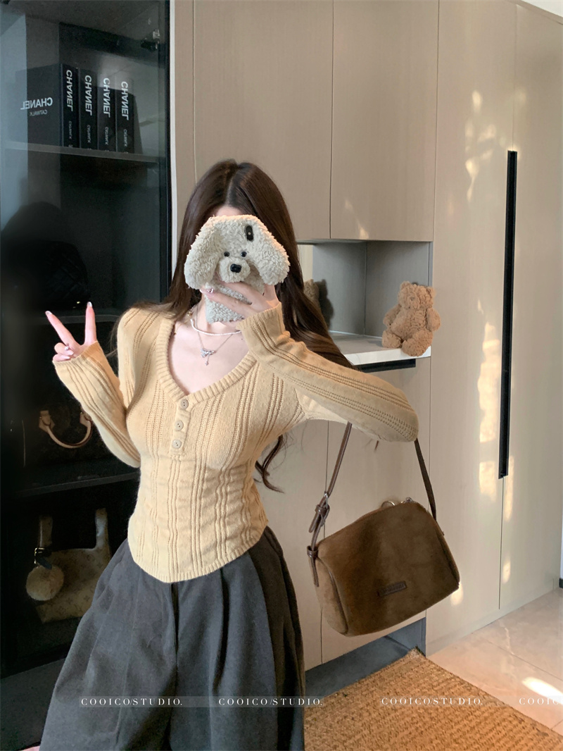 Women's V-Neck Knit Top Korean Style Slimming Fall Winter Pullover - Image 4