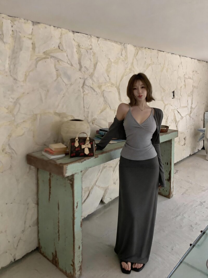 Gentle Style Three-Piece Set: Short Cardigan, Cami Top, and Bodycon Midi Skirt for Early Autumn - Image 4