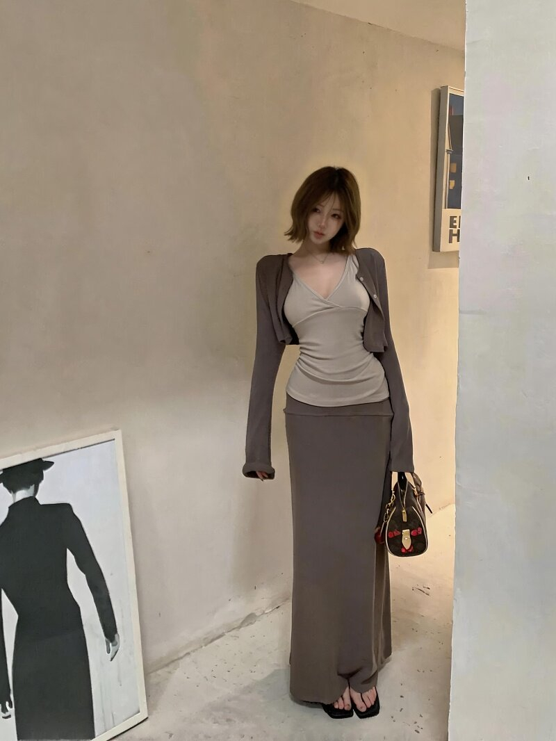 Gentle Style Three-Piece Set: Short Cardigan, Cami Top, and Bodycon Midi Skirt for Early Autumn - Image 3
